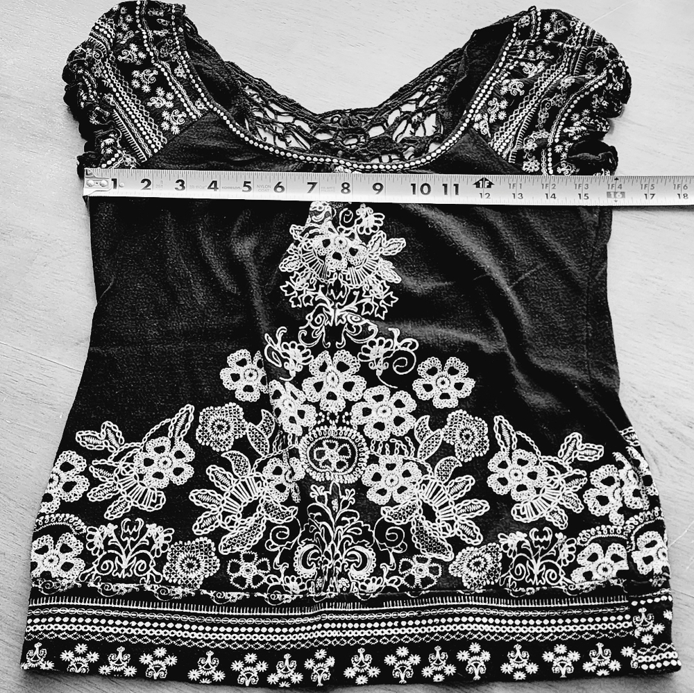 No Boundaries  top Size S
